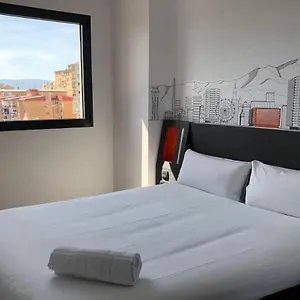 Easyhotel Centre بيت ضيافة